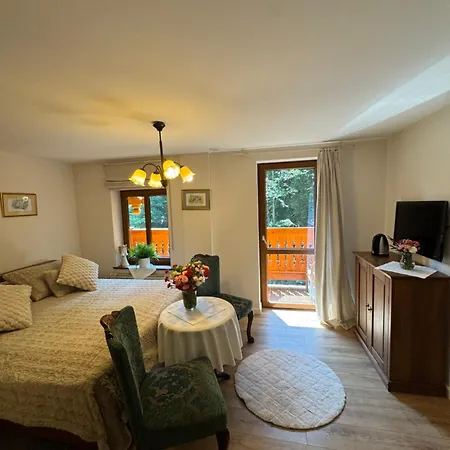 Alpejski Dwor ゲストハウス 3*