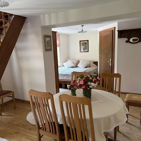 ゲストハウス Alpejski Dwor ミエンジグジェ